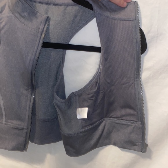 SASKI - zip front sports bra Grey M - Picture 5 of 9